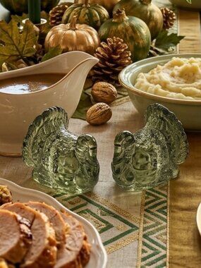 Pair of Vintage L.E. Smith Turkey Salt and Pepper Shakers, Forest Green, Glass,